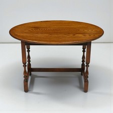 Old Charm Oval Coffee Table